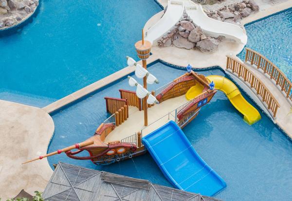 San Carlos Plaza Hotel water features